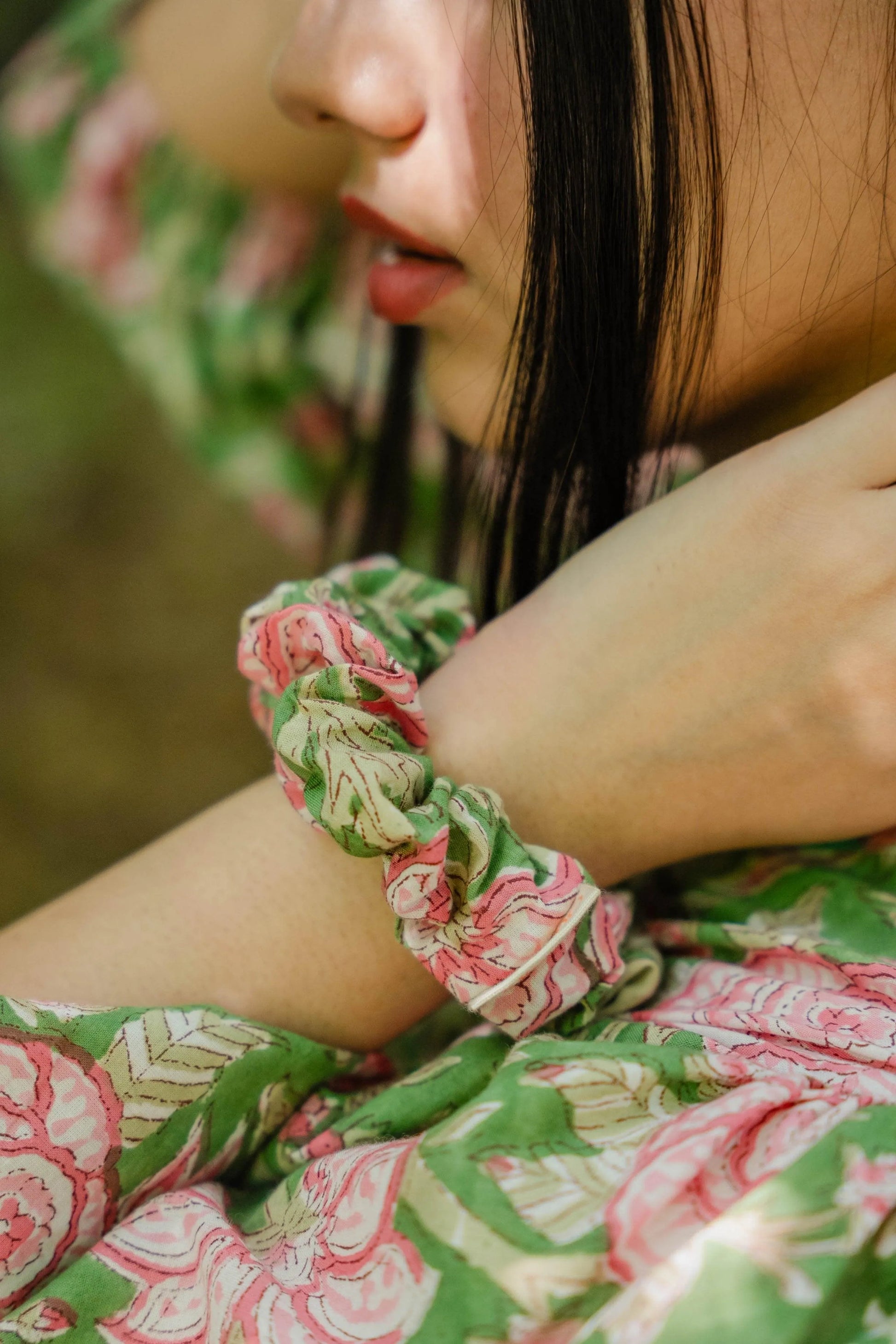 Floral Green Scrunchy - Odhanon